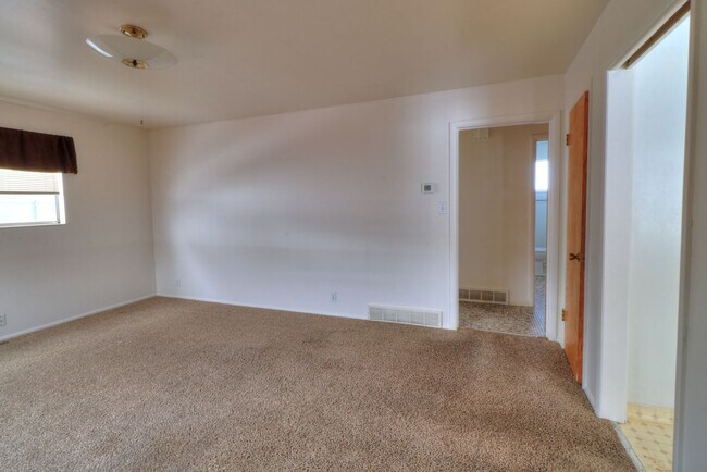 Foto del edificio - Available immediately 2 bedroom 1 bath in ...