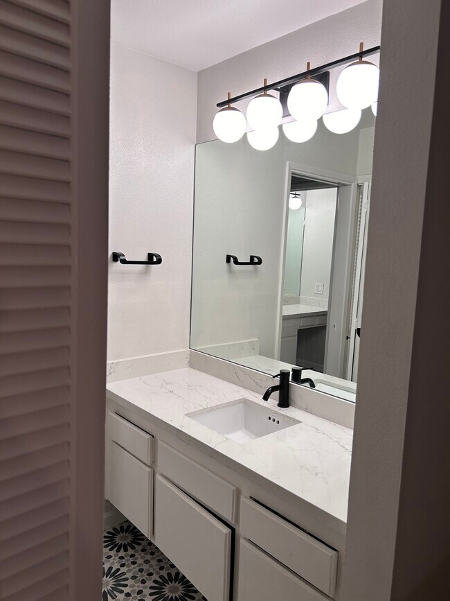 Building Photo - 48942 Desert Flower Dr