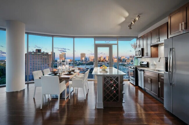 Foto del edificio - 1410 N Burling St