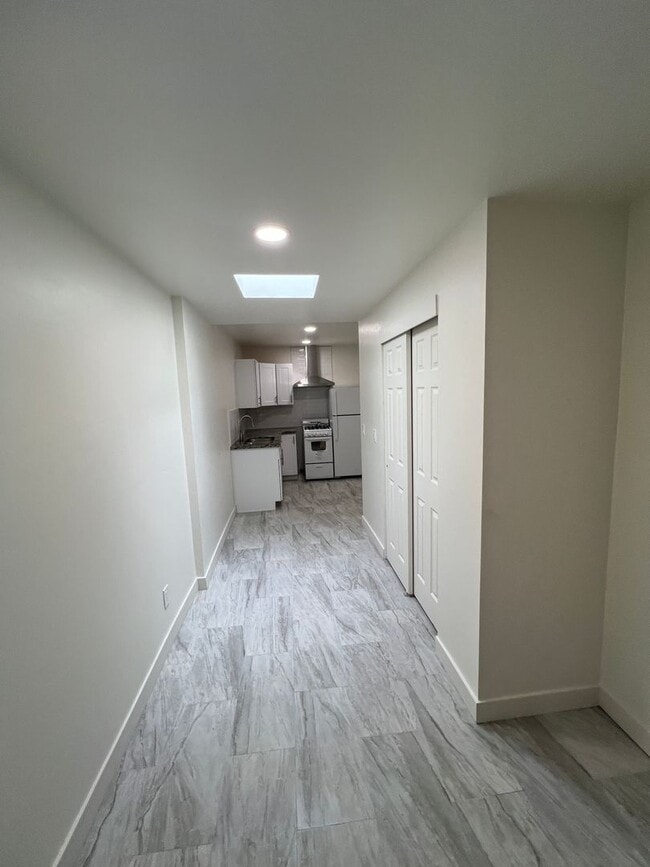 Building Photo - Charming Recently Remodeled Studio Apt. Ne...