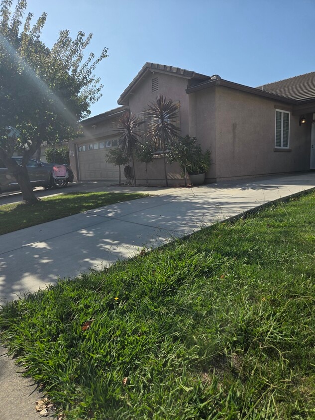 Building Photo - 3929 Anastasia Ln