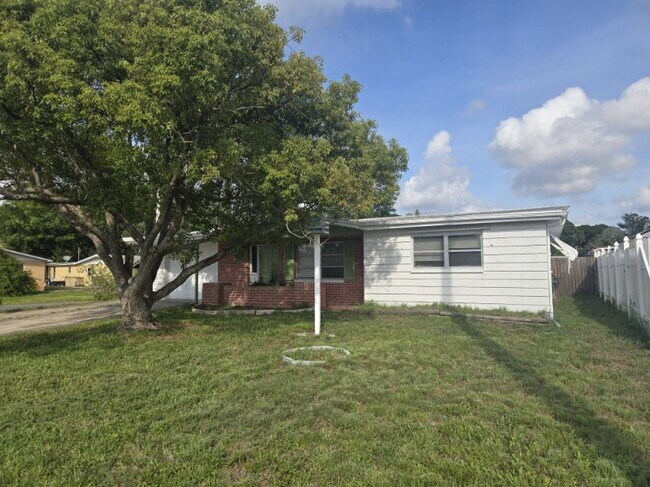 Foto del edificio - "Charming 2-Bed, 2-Bath Retreat on Pegasus...