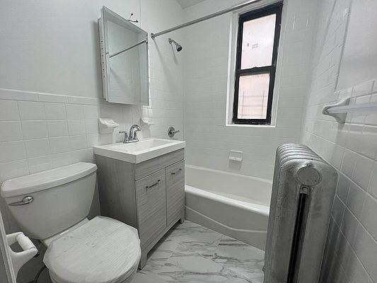 Foto del edificio - 1 bedroom in BRONX NY 10451