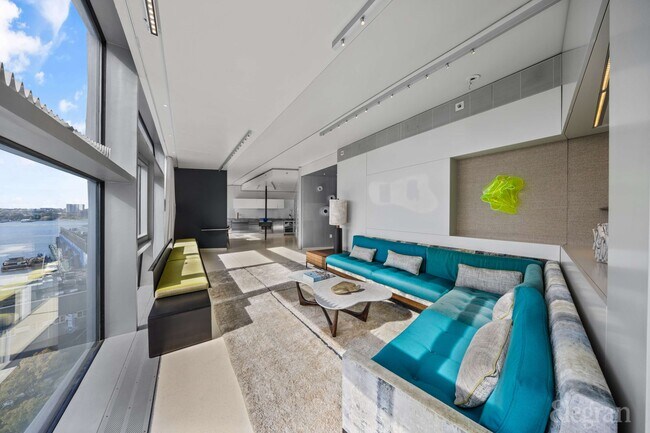 Foto del edificio - 100 11th Ave