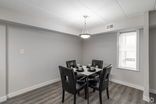 2 HABITACIONES, 2 BA - 1150SF - Comedor - The Colony Apartments