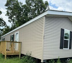 Building Photo - 27 Green Acres Rd