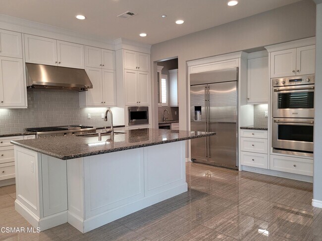 Foto del edificio - 12852 Mammoth Peak Dr