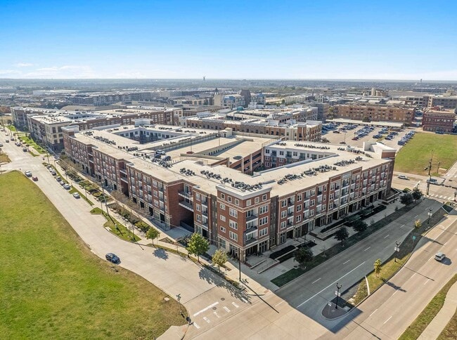 Building Photo - Central Square at Frisco