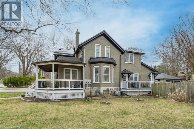 Building Photo - 26 James St