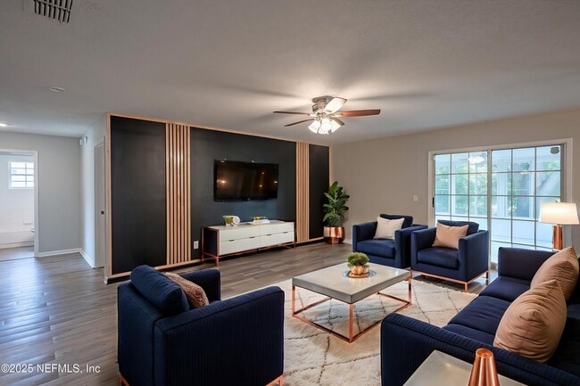 Building Photo - 7728 Pikes Peak Dr