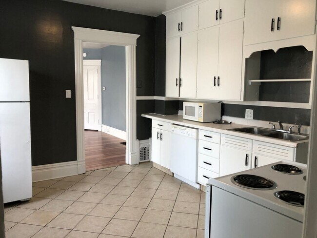Foto del edificio - 526 W Dutton - Duplex located in the Vine ...