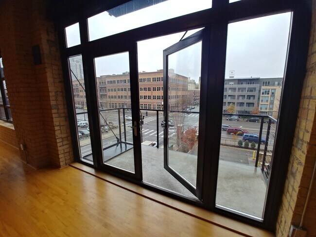 Building Photo - 607 Washington Ave S