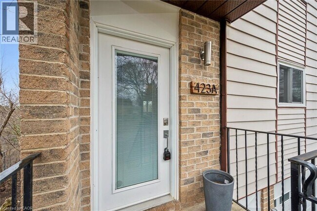 Building Photo - 423 Cadbury Ct
