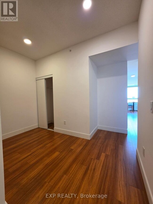 Building Photo - 1 Wellington St