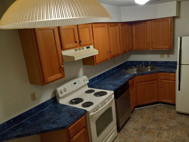 Building Photo - 6984 Huntington Woods Cir E