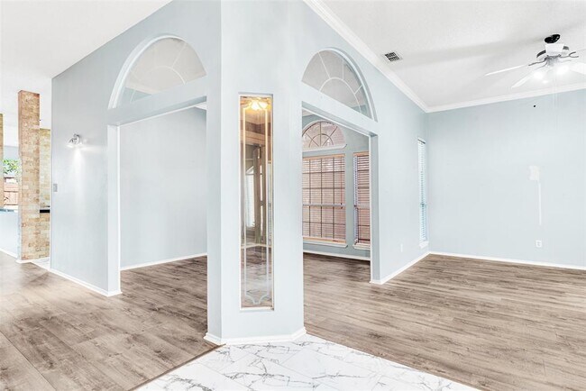 Building Photo - 1401 Newbury Ln