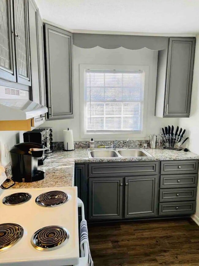 Building Photo - 214 Bedford Dr