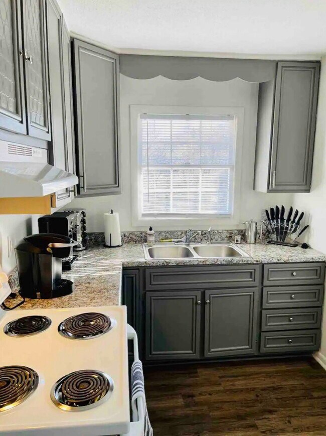 Foto del edificio - 214 Bedford Dr