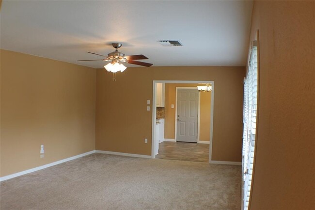 Building Photo - 808 E Tom Green St