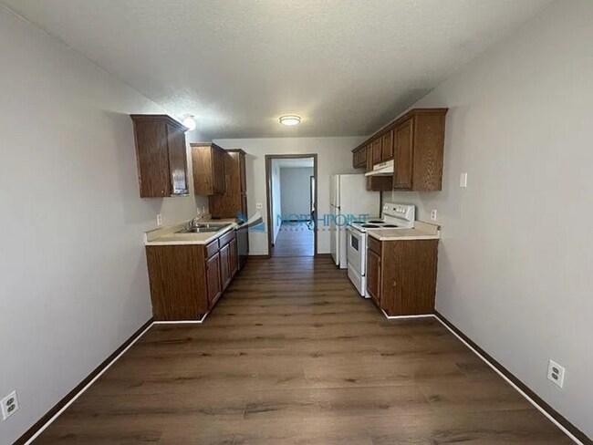 Building Photo - 1302 Hollyhock Dr