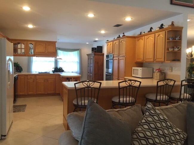 Building Photo - 2520 Greenbriar Dr