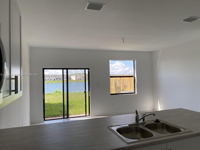 Foto del edificio - 10124 SW 228th Terrace