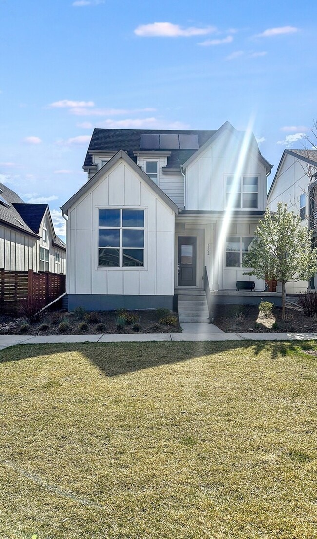 Building Photo - 5992 N Fulton St