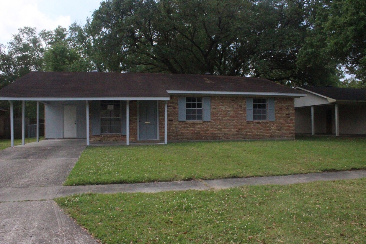 Primary Photo - House: Forest Oaks