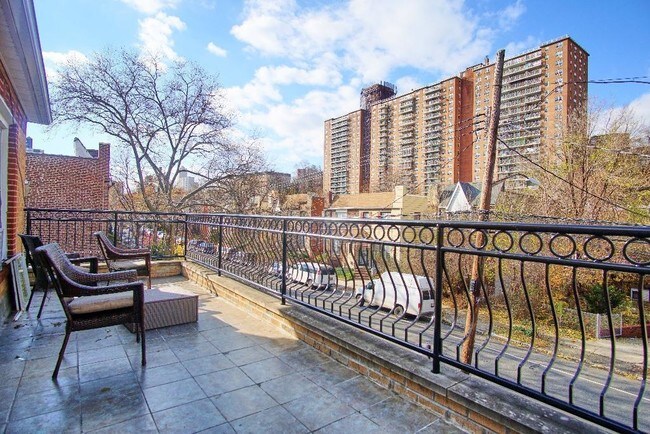 Foto del edificio - 3434 Tibbett Ave