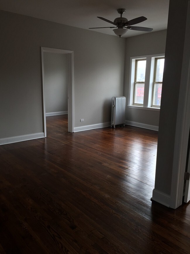 Foto del edificio - 2820 W Montrose Ave