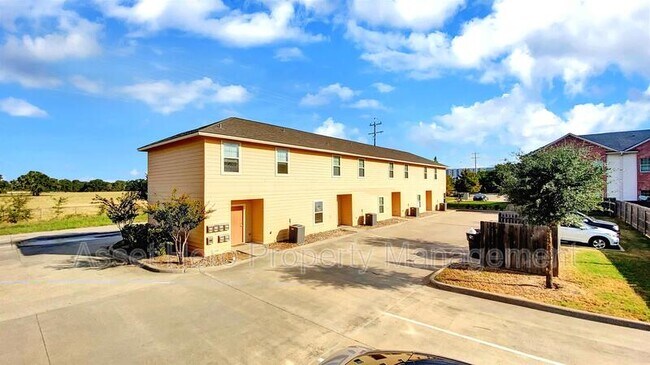 Building Photo - 709 Luther St W