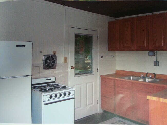 Building Photo - 134 N Clark St