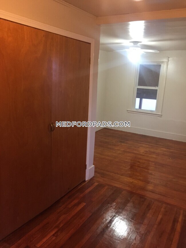 Foto del edificio - 22 Rockwell Ave