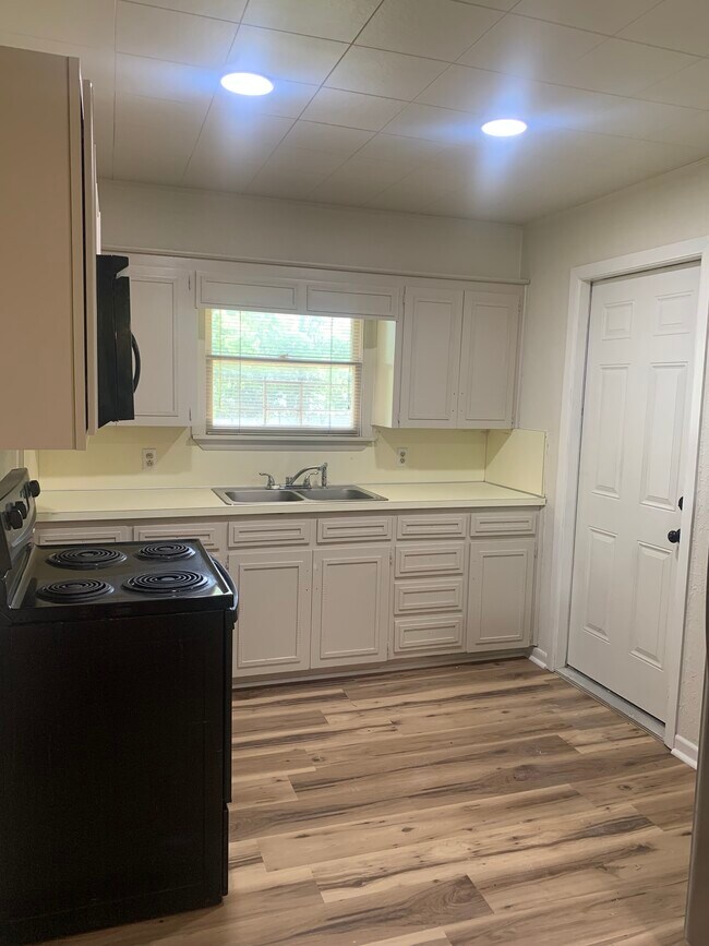 Foto del edificio - 4320 Guthrie Cir