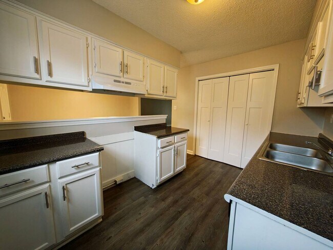 Foto del edificio - Very Nice Newly Rehabbed Home in Raleigh - Open To Section 8