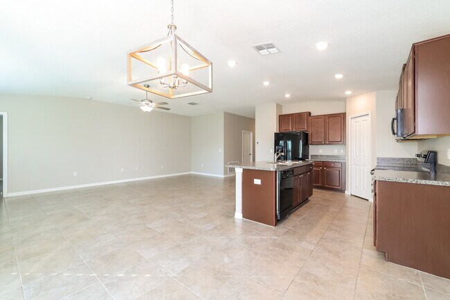 Building Photo - 39886 Dawson Chase Dr
