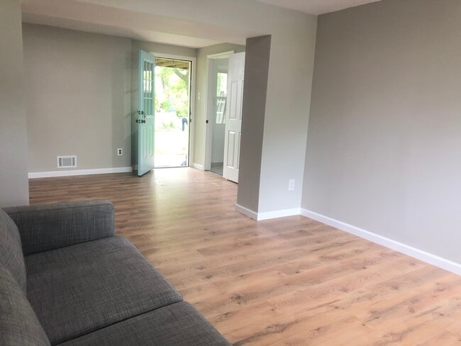 Entrada privada - 13711 Pennsboro Dr