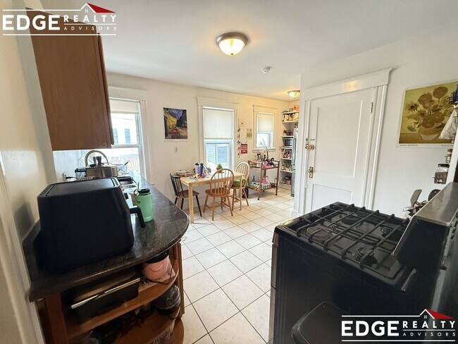 Building Photo - 35 Etna St