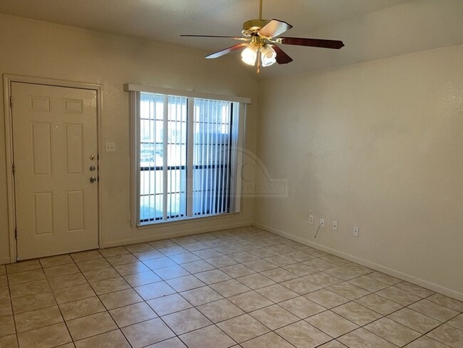 Building Photo - 1204 Nicholas Cir