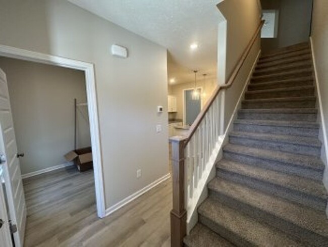 Foto del edificio - BRAND NEW 4 Bed 3.5 Bath Townhome Near The...