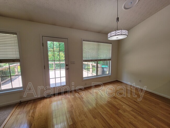 Foto del edificio - 3241 Cranberry Ln NE