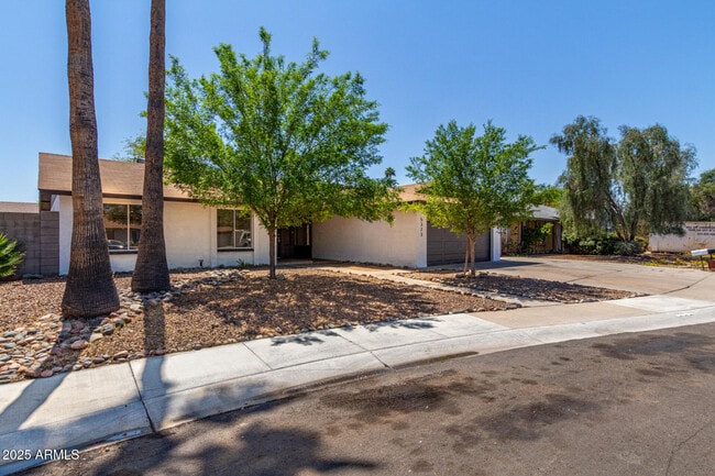 Building Photo - 5323 W Seldon Ln
