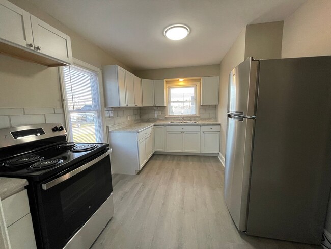 Building Photo - Remodeled 3 bedroom and 2 bath House! Read...