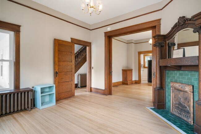 Foto del edificio - 4 to 5 bed / 2 Bath Pet Friendly Just remo...
