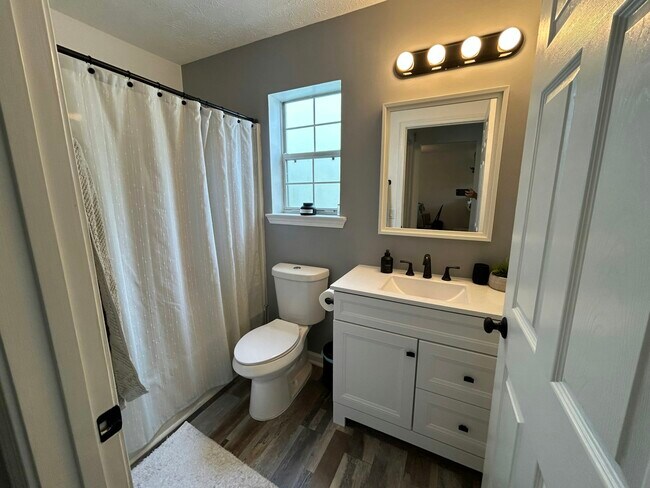 Foto del edificio - 6303 Causeway Rd