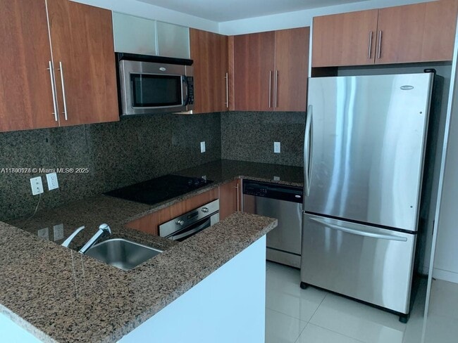 Building Photo - 300 S Biscayne Blvd