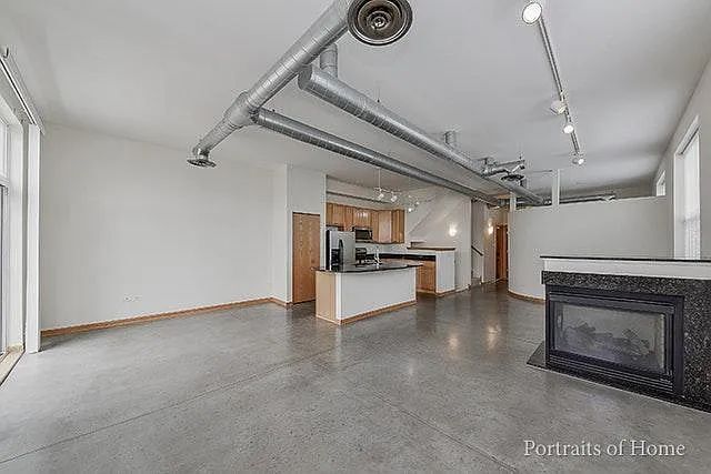 Foto del edificio - 1693 Town Center St