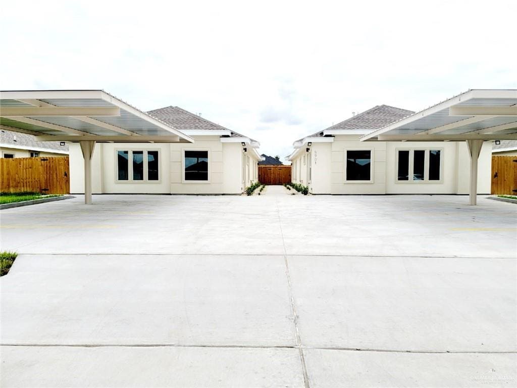 Primary Photo - 5901 Puffin Ave