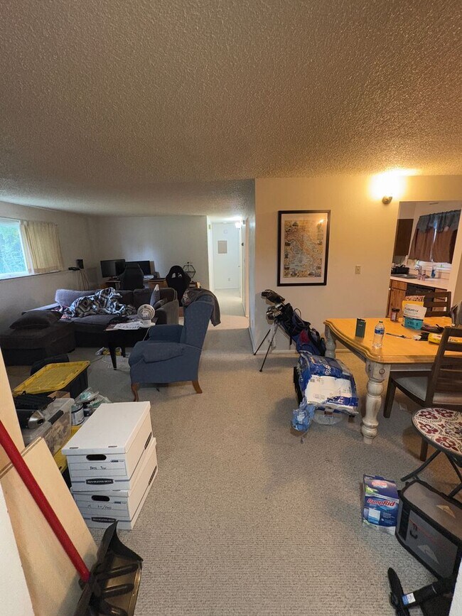 Foto del edificio - 2 Bed 2 bath off Durston Rd