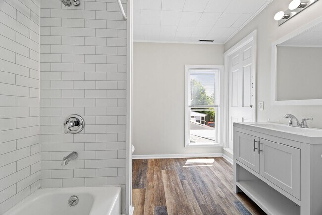 Foto del edificio - 801 W 26th St